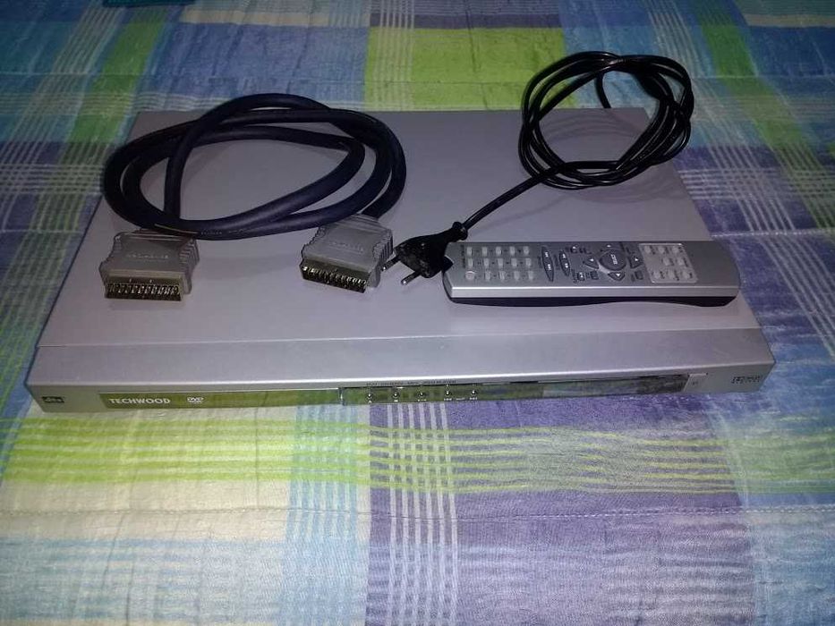 Leitor DVD/CD Techwood c/comando.