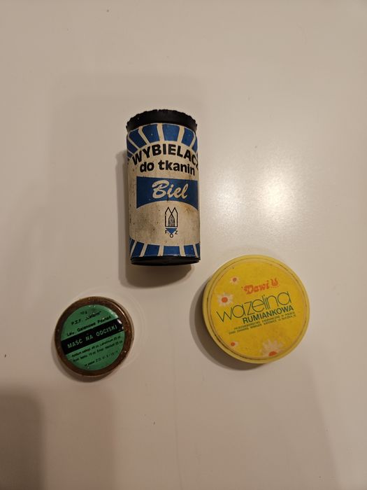 Stare opakowania pudełeczka po kremie wazelinie wybielacz biel PRL