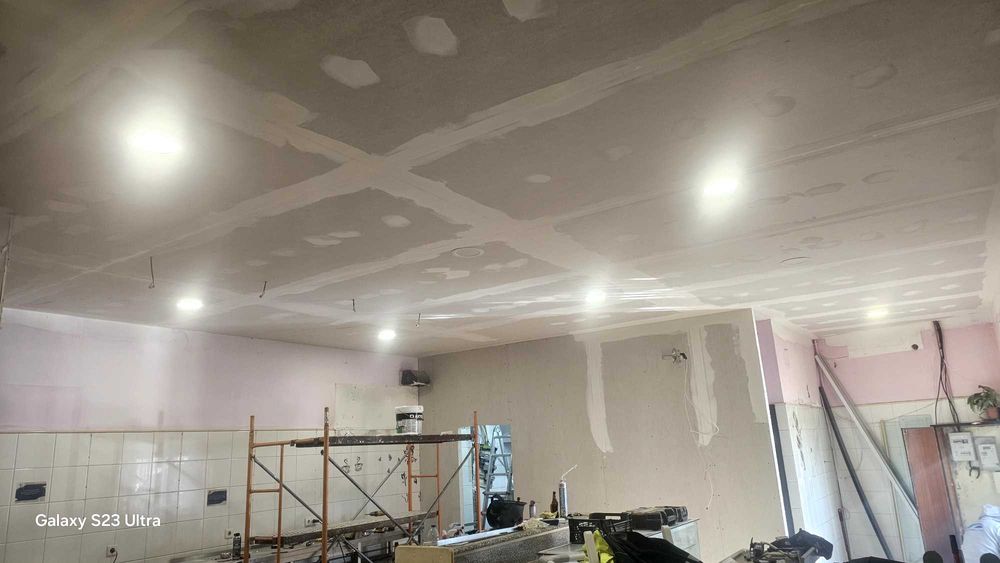 Executo serviços de trolha, pintura, capoto, obras afins