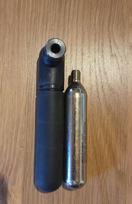 Pompka rowerowa CO2 Decathlon + naboje
