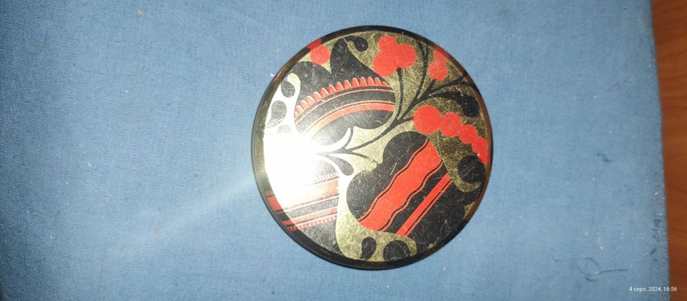 Бляшана банка з під цукерок із СРСР