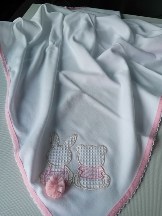 Fralda com o nome do bebé bordado