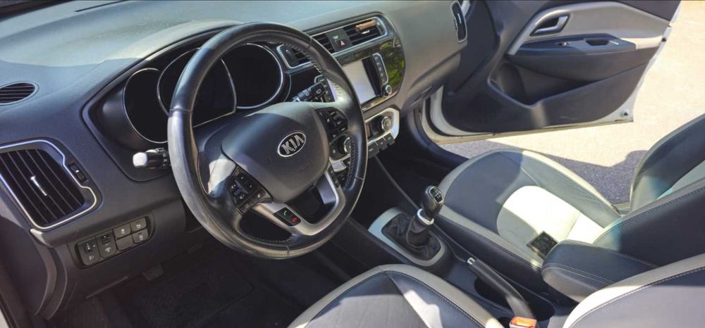 Kia Rio 1.1 CRDi 2016 - Muito Bem Equipado - 108.000 km