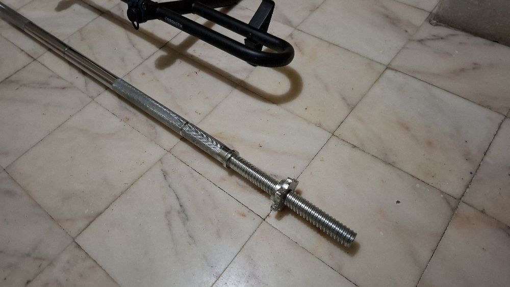 Barra de rosca musculação 155cm x 28mm Grip de 31mm. Barra desmontavel + Barra elevação porta amovível e com regulagem
