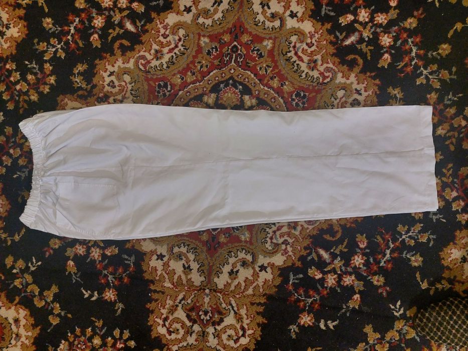 Медицинские штаны белые котоновые размер  46 -50