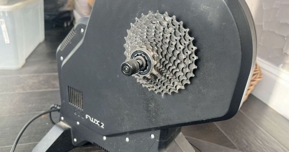 trenażer rowerowy Tacx Flux 2