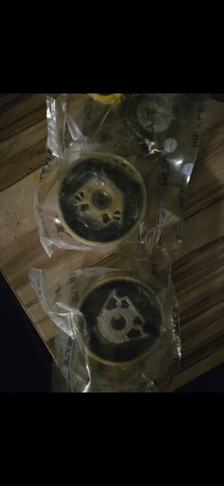 2x Poduszki Silnika AUDI A3 8P1 VW GOLF 5 1.9 TDI 2003-2010
