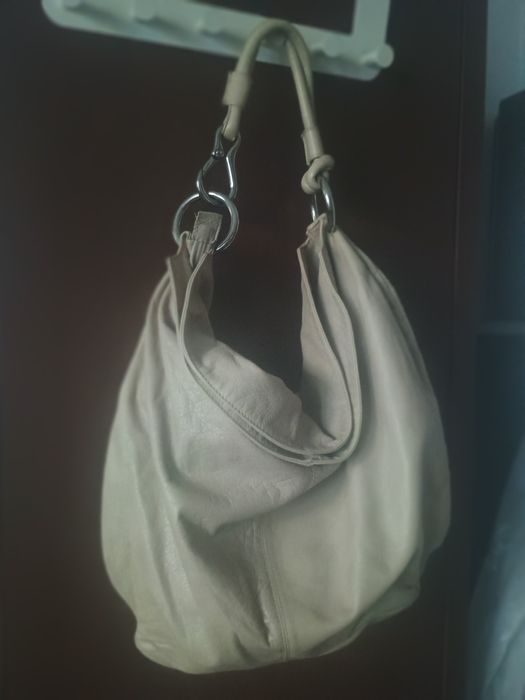 Piękna skórzana stylowa torebka ,beż ,na ramię