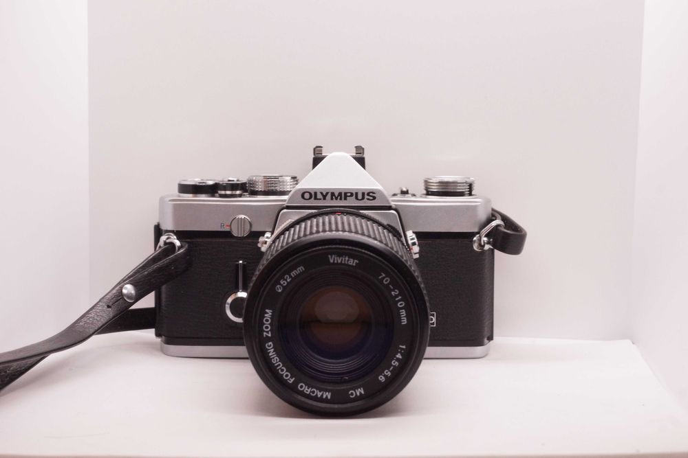 Olympus OM-1 + Vivitar 70-210 mm f4.5-5.6 + bolsa original