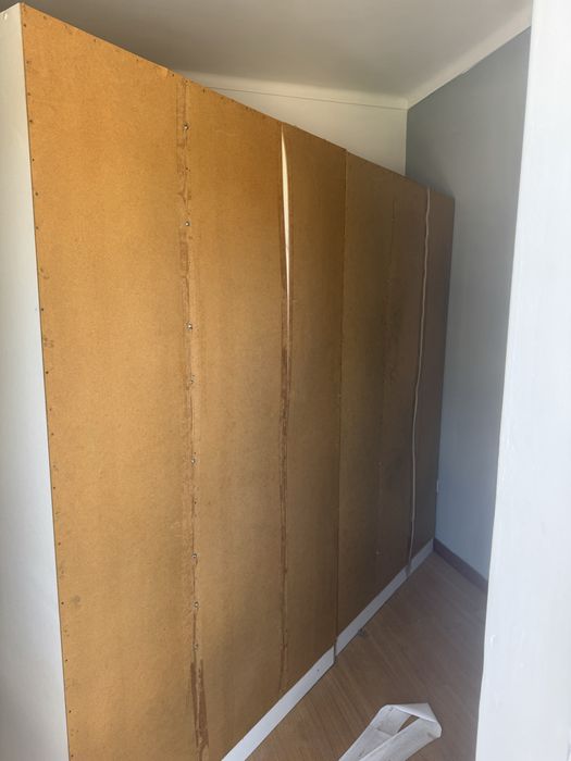 Roupeiro com 6 portas