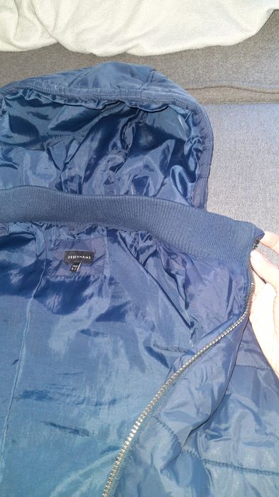 Куртка в отличном состоянии.на 6-8 лет