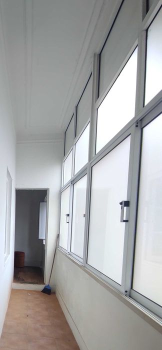 Caixilho/Janela de alumínio – 3,90 m × 2,25 m