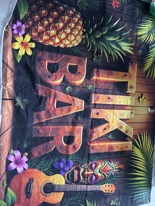 Aner Tiki Bar ogromny