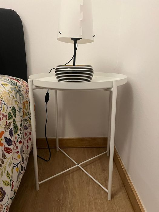 Mesa apoio branca IKEA GLADOM 
Mesa-tabuleiro, branco, 45x53 cm
