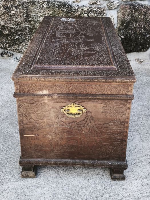 Arca de madeira antiga