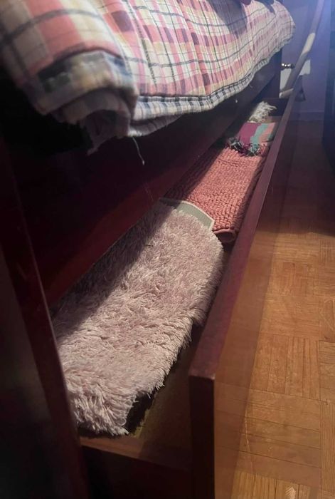Cama de solteiro com móvel e colchão