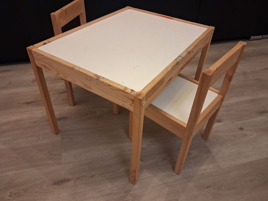 Mesa de criança ika em bom estado
