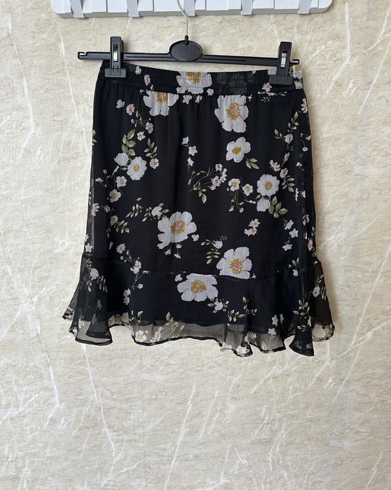 Czarna lejąca spódnica w kwiaty vero moda S 36