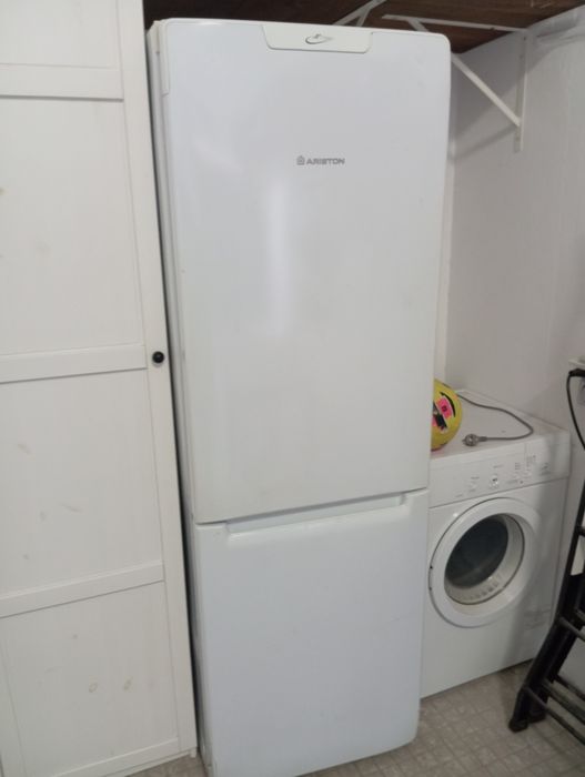 Frigorífico Combinado Ariston MBM 1821 – 334 Litros