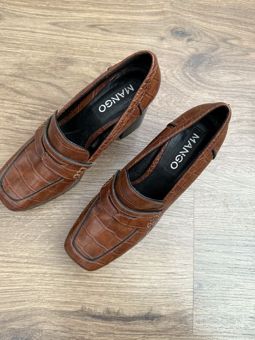Buty mokasyny Loafersy brązowe na obcasie Mango 38