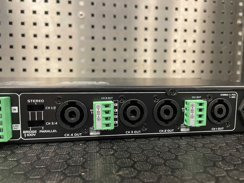 Wzmacniacz, końcówka mocy Omnitronic XDA-1204 4x300W, 2x600W RMS