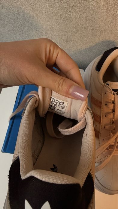 кросівки adidas оригиналінал 37-37,5