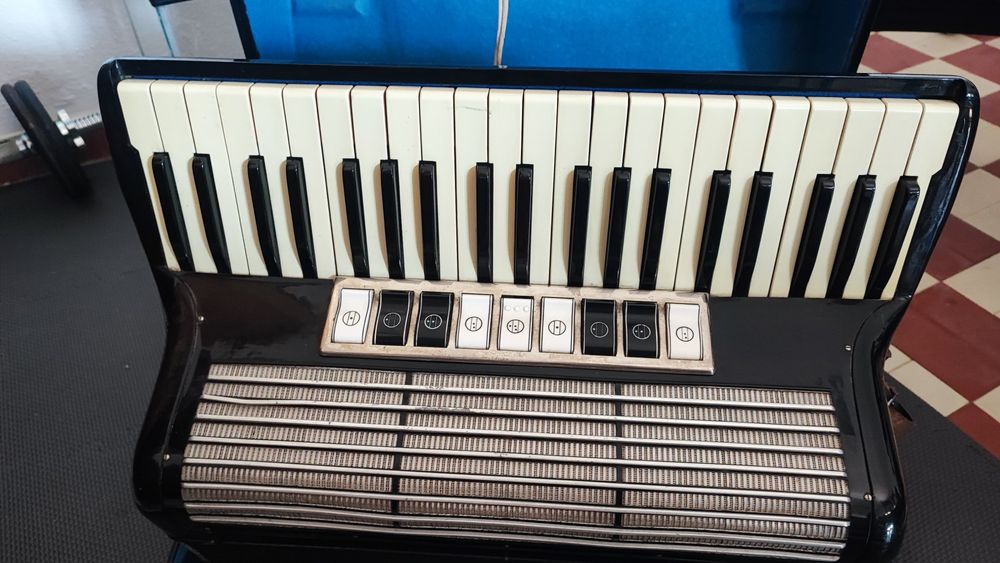 Acordeão  Hohner Tango III M