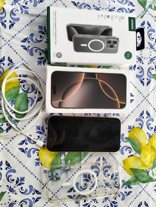Iphone 16 pro max + etui  + szkła na aparat