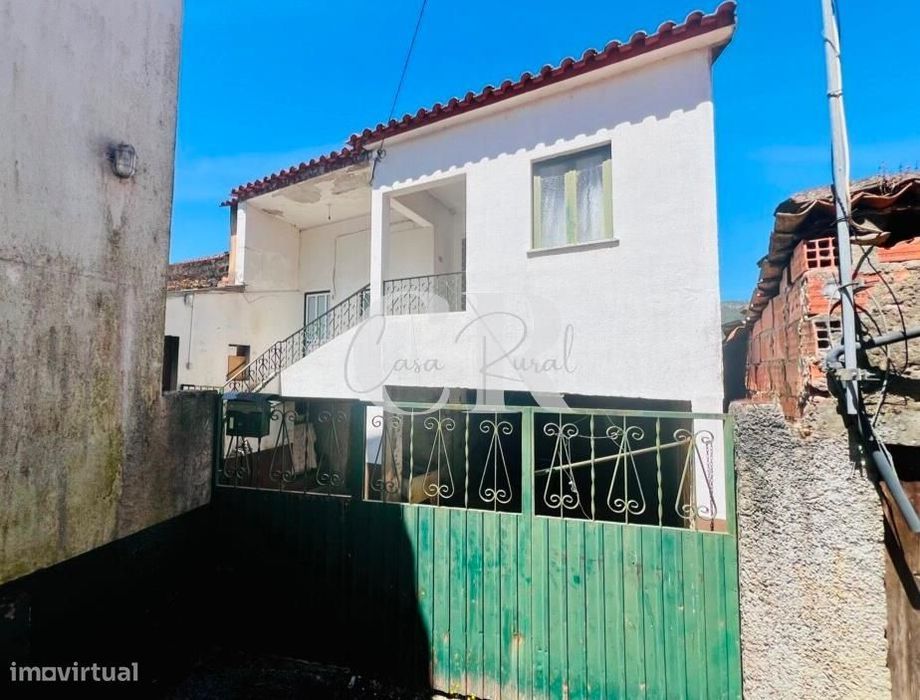 Moradia com logradouro no centro de Chimpeles - Figueiró dos Vinhos