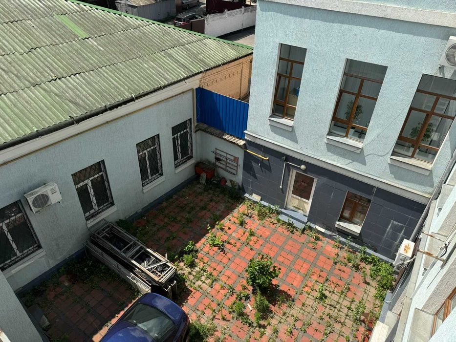 (7) Продам комерційне приміщення в Центрі міста 0102