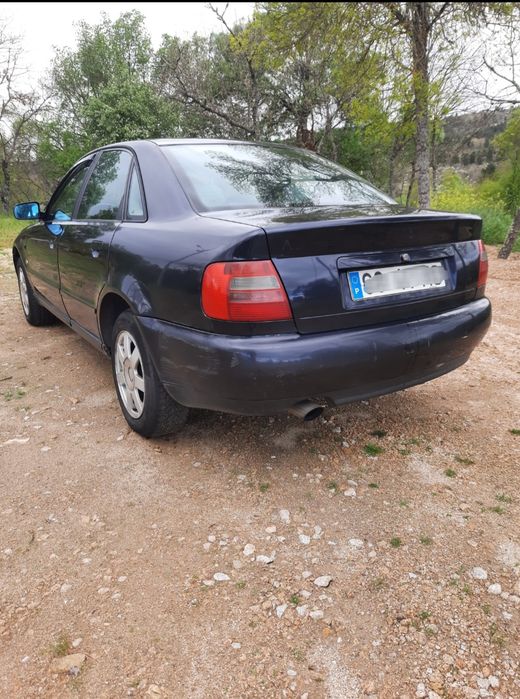 Audi A4 B5 1.6 para peças ou reparar