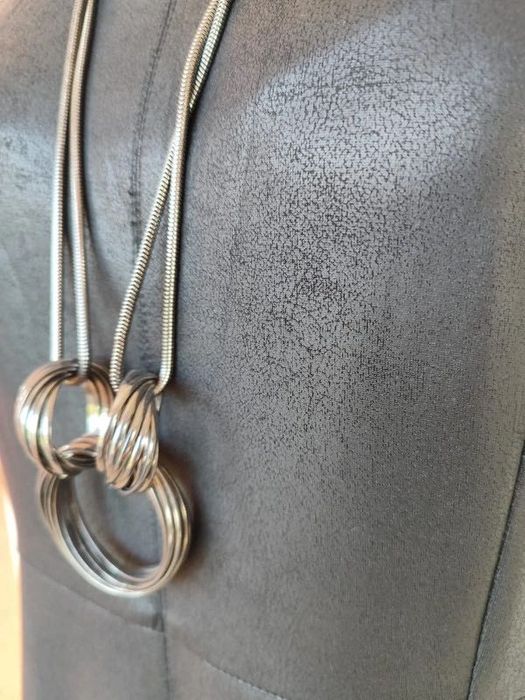 NOWA Czarna sukienka przód imitacja skóry Spektra studio rozm. 40