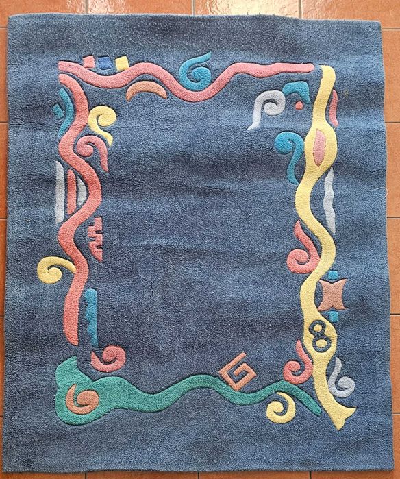 tapete azul com desenhos