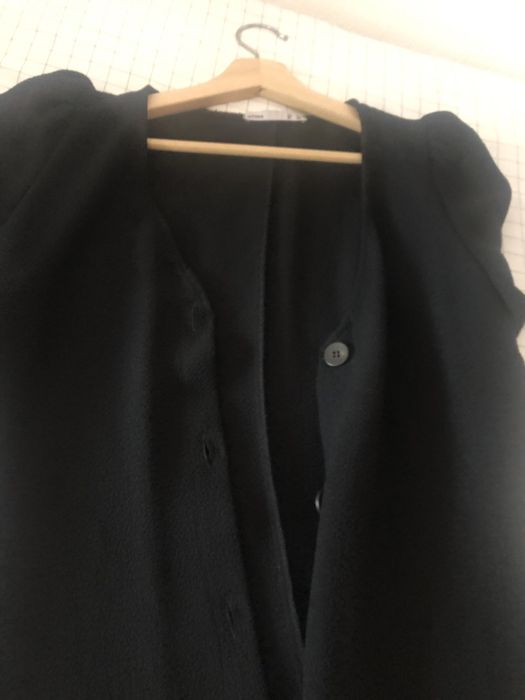 Vários vestidos e macacões