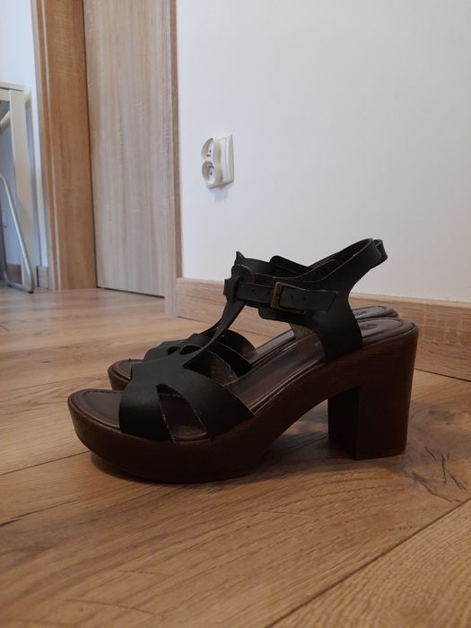 Eleganskie buty na obcasie