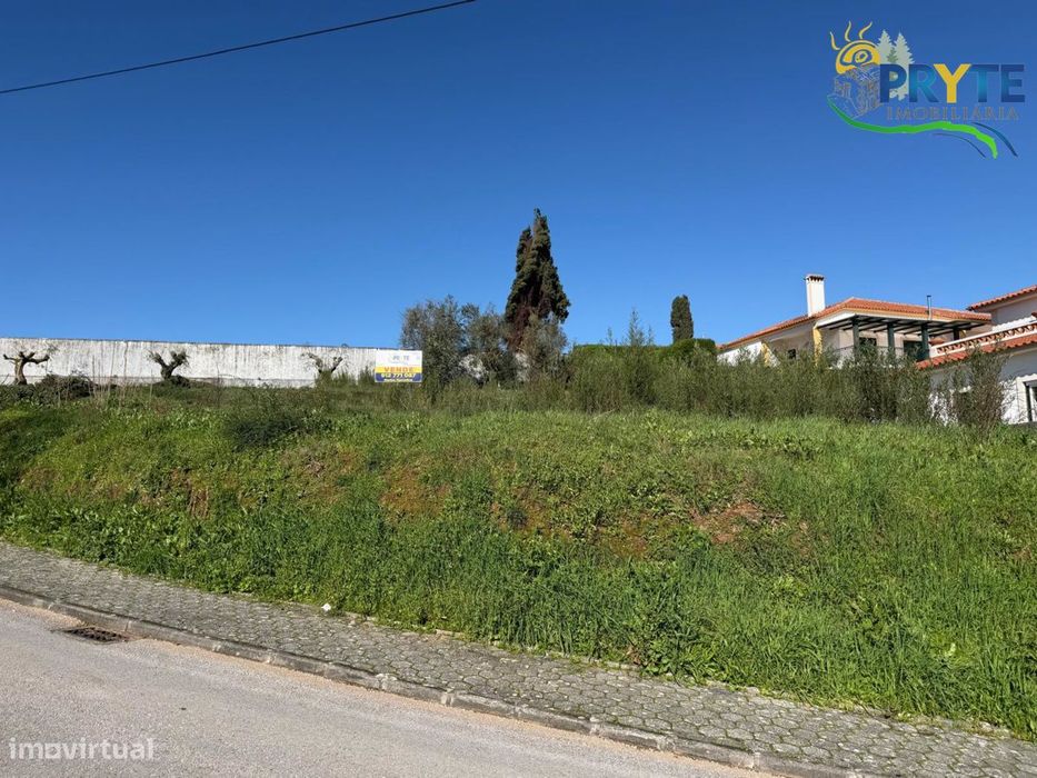 Lote para construção com área total de 755 metros quadrados na Sertã