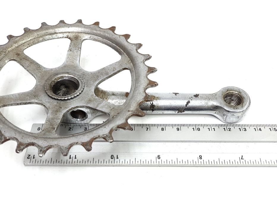 Korba prawa ZZR Romet 28 zębów do rowerów dziecięcych z PRL