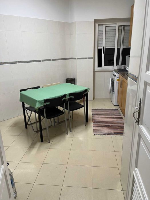 Quarto para arrendar em Benfica, perto do Fonte Nova
