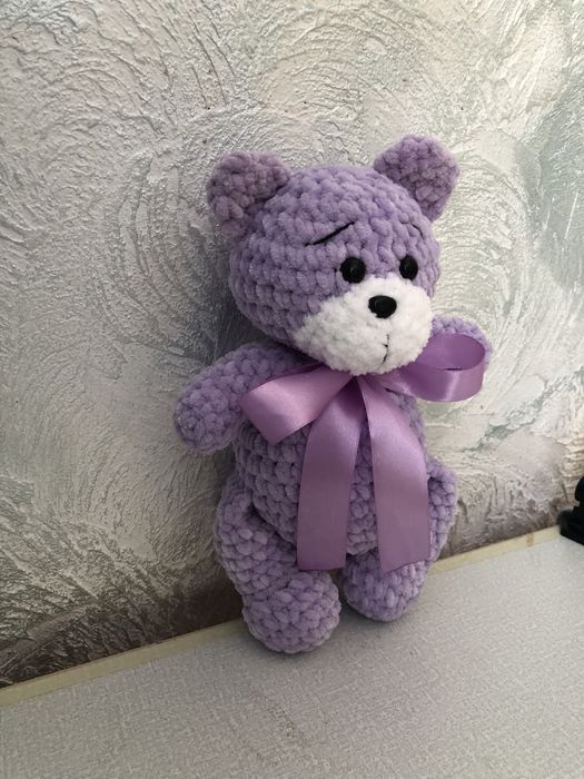 Плюшевий вʼязаний ведмедик
