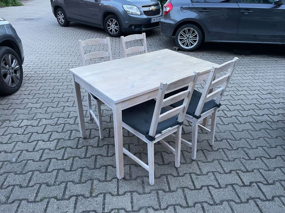 Drewniany stół z 4 krzesłami IKEA Jokkmokk + poduszki | Jasny sosnowy / Bejcowany