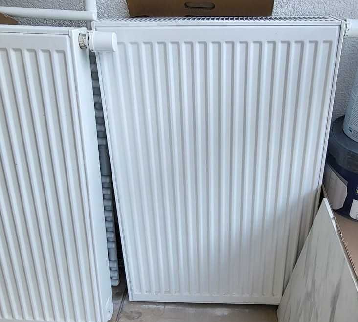 Komplet 4 nowych grzejnikow CO deweloperskich