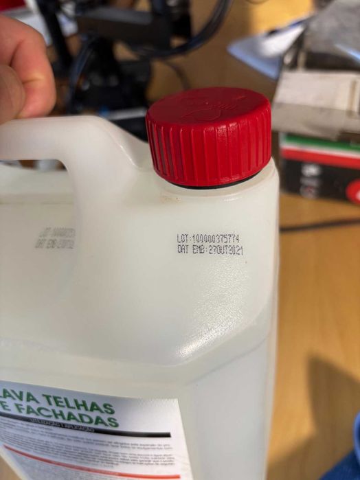 Lacrilar 5L Lava Telhas e Fachadas (Hipoclorito de Sódio)