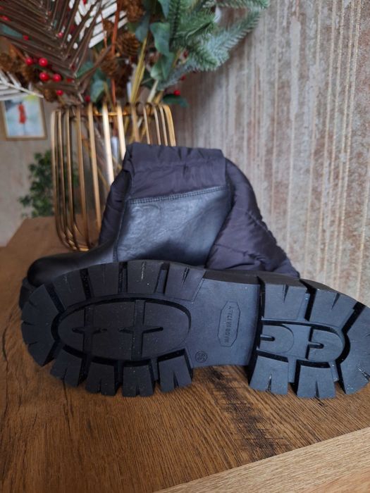 Продам нові жіночі чоботи, шкіра. Демісезон.