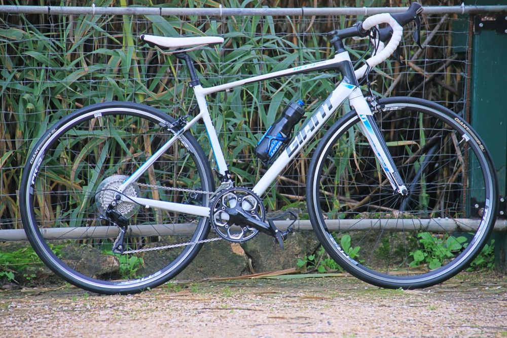 Bicicleta Giant Defy Shimano 105 + Forqueta carbono(M)