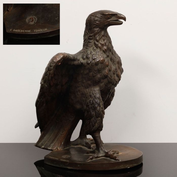 Escultura em bronze " Mulher Falcão "