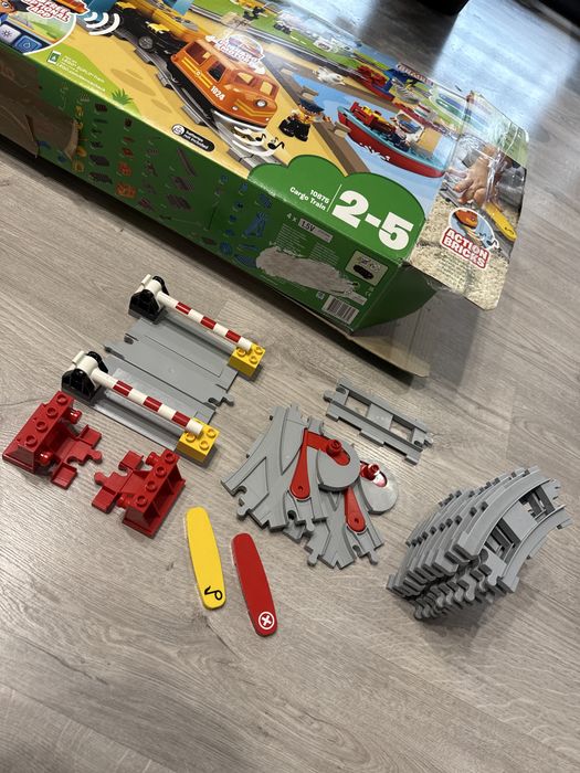 Lego Duplo pociag towarowy + 2 zestawy dodatkowych torów