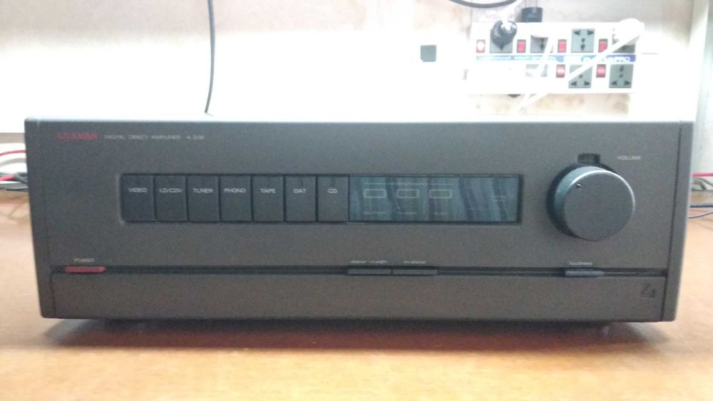 Підсилювач Luxman A-008 з ЦАПом