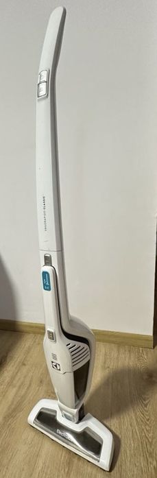Ручний пилосос Electrolux - 1500 грн.