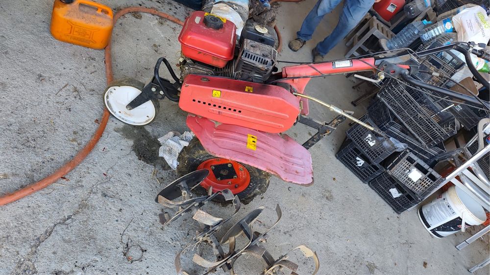 Maquina de motoenchada