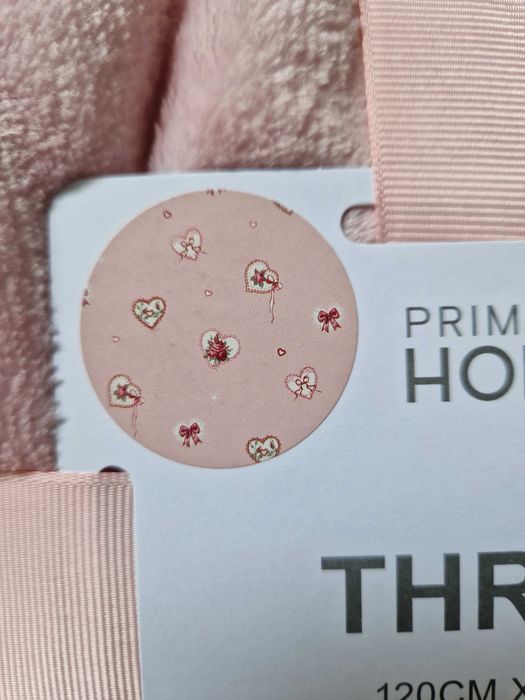 Romantyczny zestaw z serduszkami: koc i poduszka serce PRIMARK